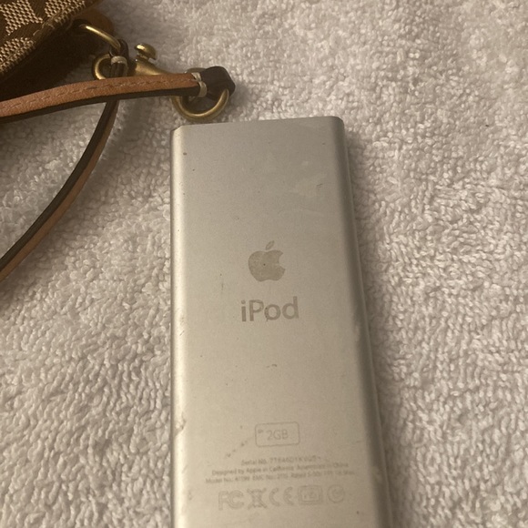 Coach I pod case with iPod     Firm price - Picture 5 of 14